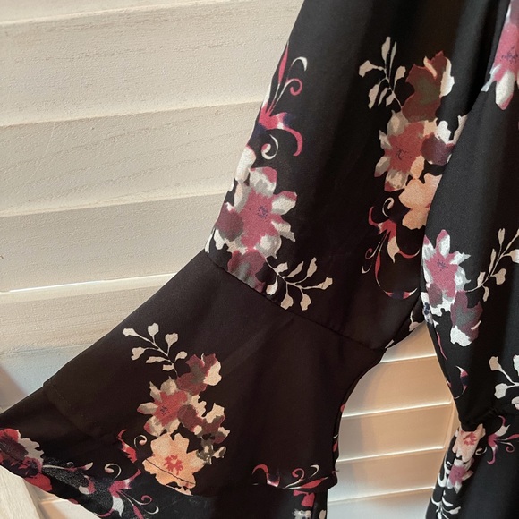 Hint of Blush black floral dress size 3X - Picture 7 of 8